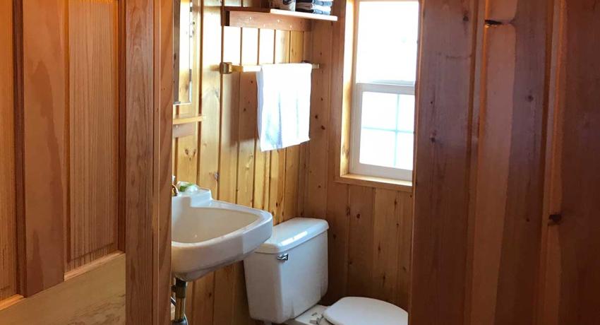 Ashton Log Cabin Rentals - Cabin 9 bath