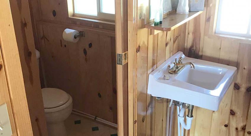Ashton Cabin Rentals Cabin #5 Bathroom