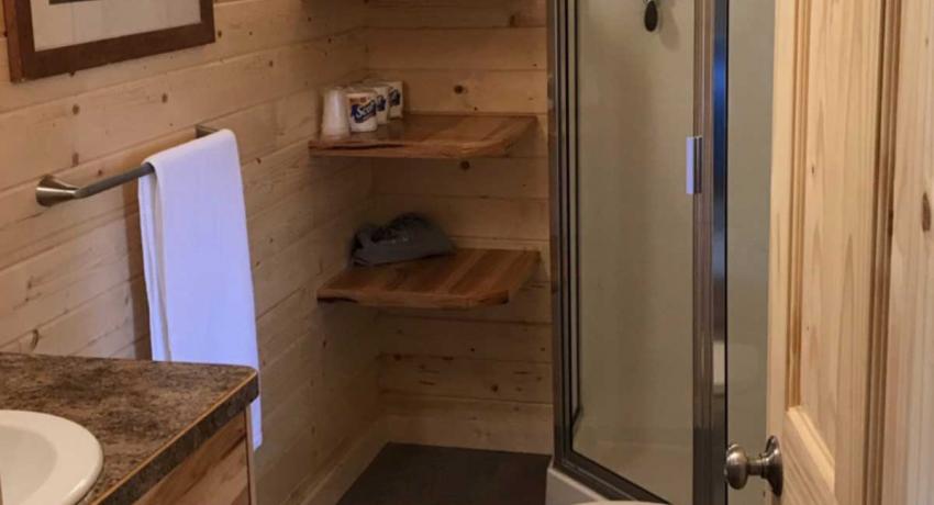 Ashton Log Cabin Rentals - Cabin 8 bath