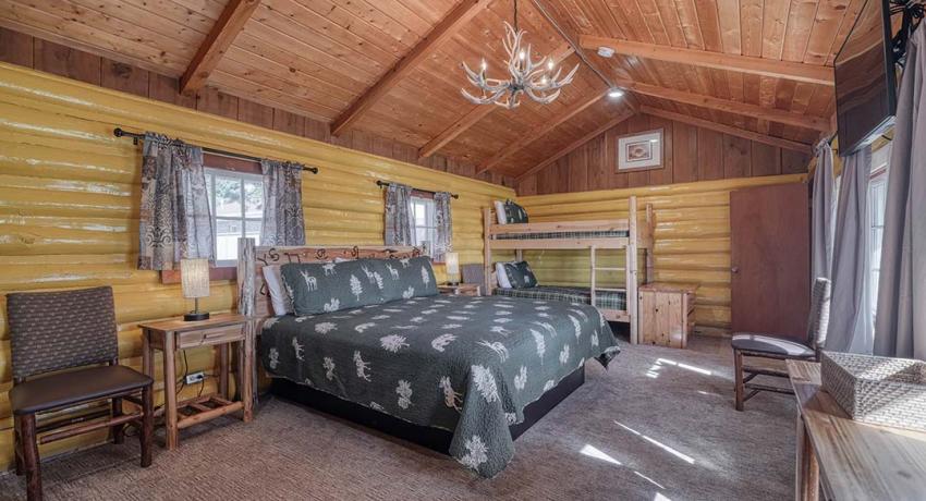 Ashton Log Cabin Rentals - Cabin 7 Bed